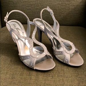 Nickita pumps